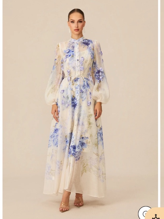 Dresses & Skirts - NWT Gorgeous dress 🦋